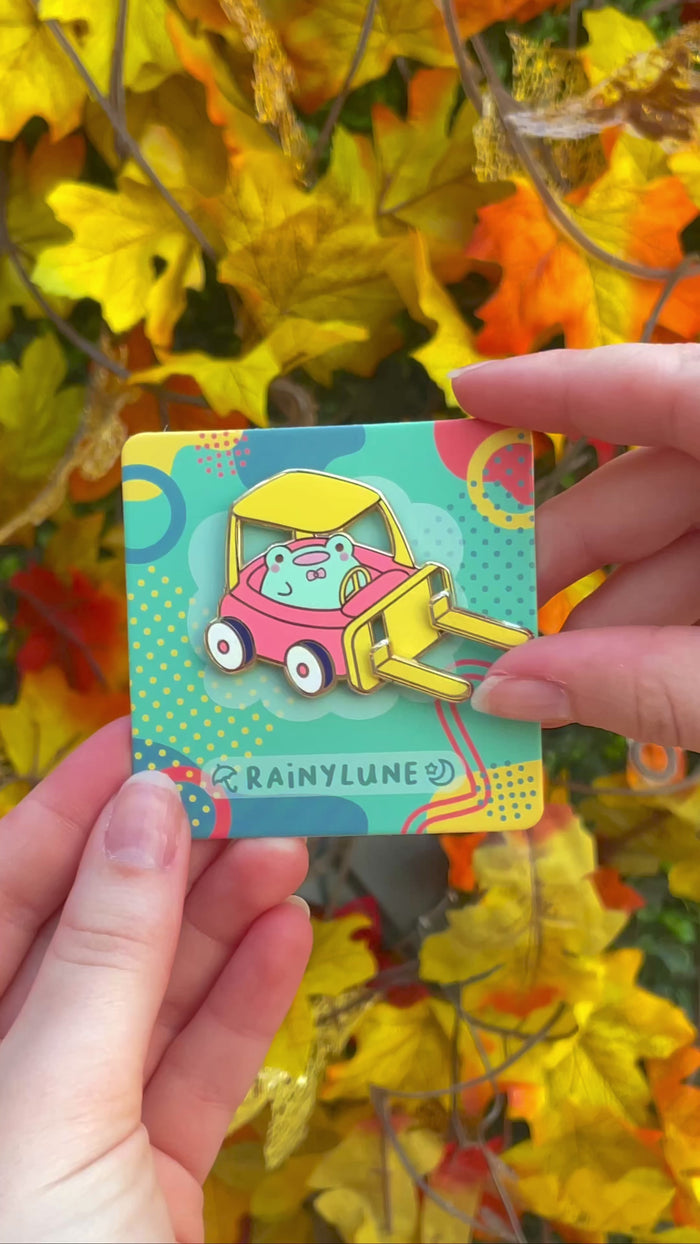 Forklift Friend the Frog Pin – rainylune