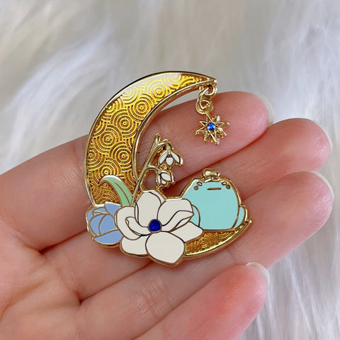 Rainylune Golden Winter Moon Frog Pin